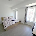 Modern Private Room Private Bathroom With King Bed With Tv And Optional Balcony 10 Minutes Walk To Rogers Stadium Midtown Downtown Toronto